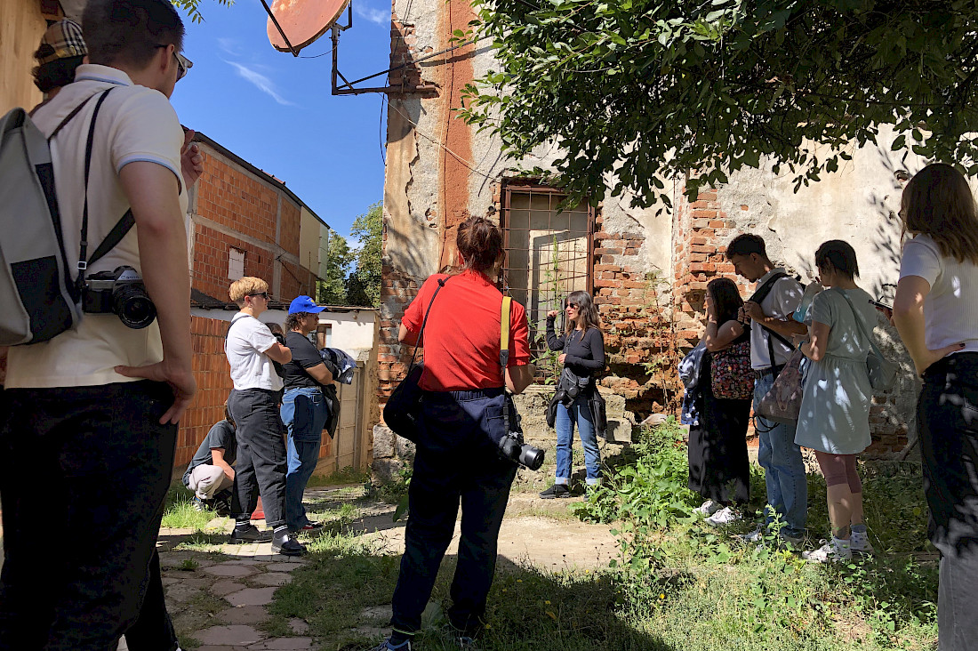 “Metamorphosis Walk” durch Prishtina mit dem Künstlerkollektiv Foundation 17