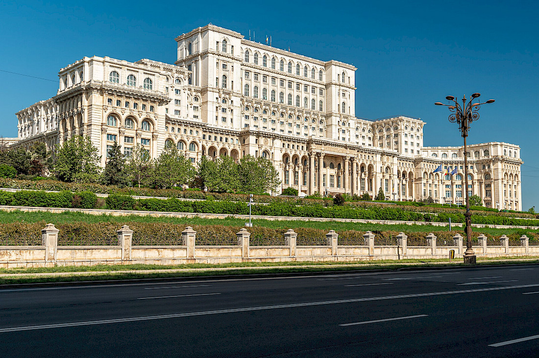 Bucharest - Palace of Parliament © Jorge Franganillo, CC BY 2.0 <https://creativecommons.org/licenses/by/2.0>, via Wikimedia Commons